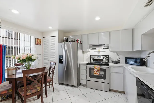 2-bedroom home at 1000 Colony Point Circle #110, Pembroke Pines
