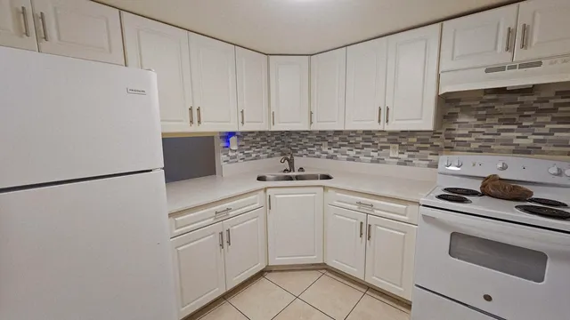 1-bedroom home at 4200 NW 3RD Court #122, Plantation