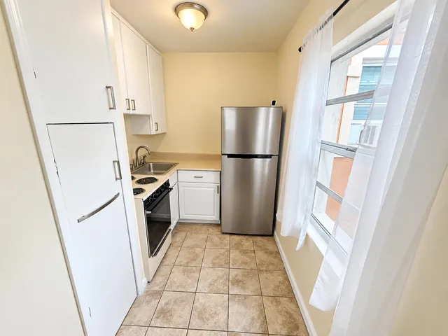 1-bedroom rental at 2735 NE 9TH Avenue #Unit-B, Wilton Manors
