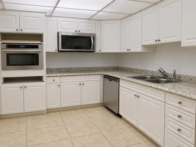 1-bedroom rental at 3801 S OCEAN Drive #7Q, Hollywood