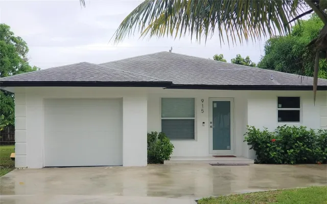 4-bedroom rental at 915 SE 2ND Avenue, Delray Beach