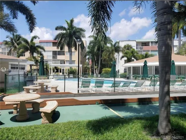 1-bedroom rental at 1333 E Hallandale Beach Boulevard #305, Hallandale Beach