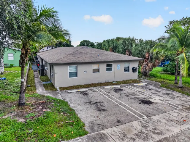 2-bedroom rental at 633 10th Street #2, West Palm Beach