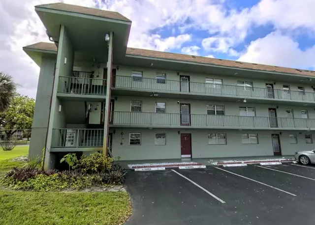 2-bedroom rental at 611 S STATE ROAD 7 #1B, Margate