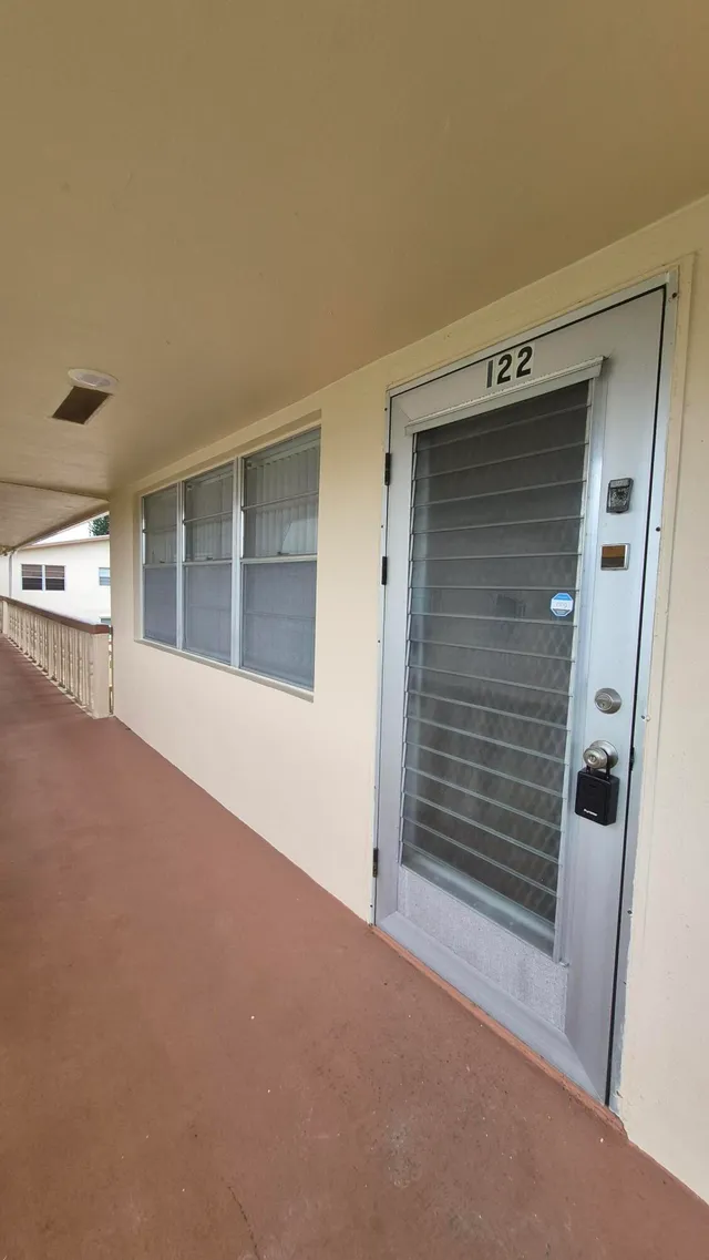 1-bedroom rental at 122 Canterbury D, West Palm Beach