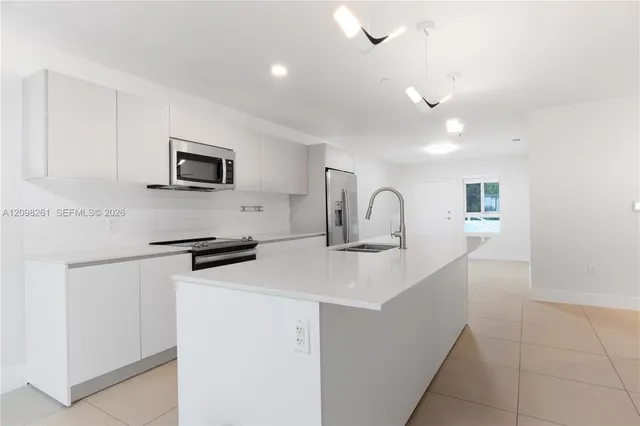 3-bedroom home at 2555 NE 193rd Street #2102, Miami
