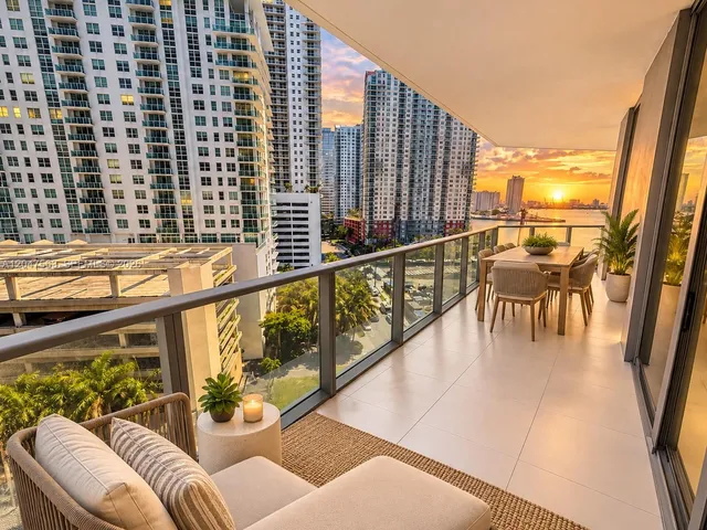 1-bedroom home at 1300 Brickell Bay Drive #1110, Miami