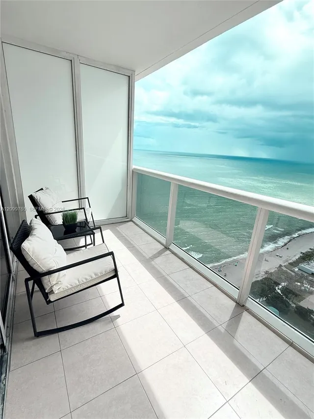 1-bedroom home at 1830 S Ocean Drive #3705, Hallandale Beach