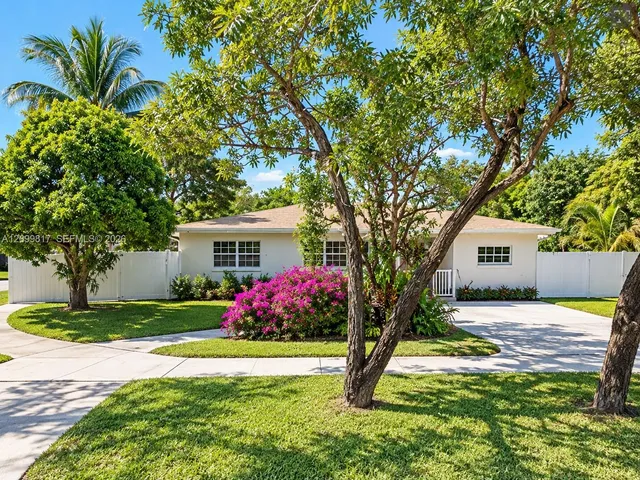 3-bedroom home at 17400 NE 10th Avenue, Miami