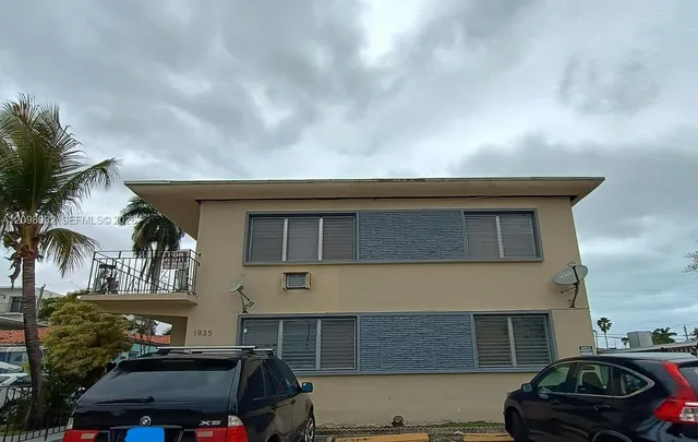 10-bedroom rental at 1935 Normandy Drive #4, Miami Beach