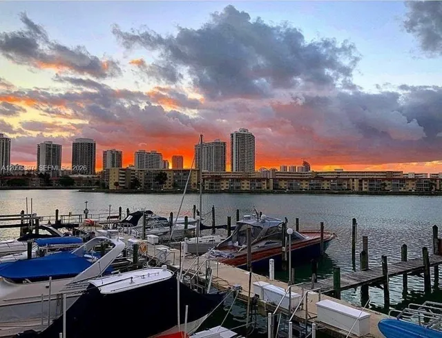 2-bedroom rental at 18031 Biscayne Boulevard #1901, Aventura