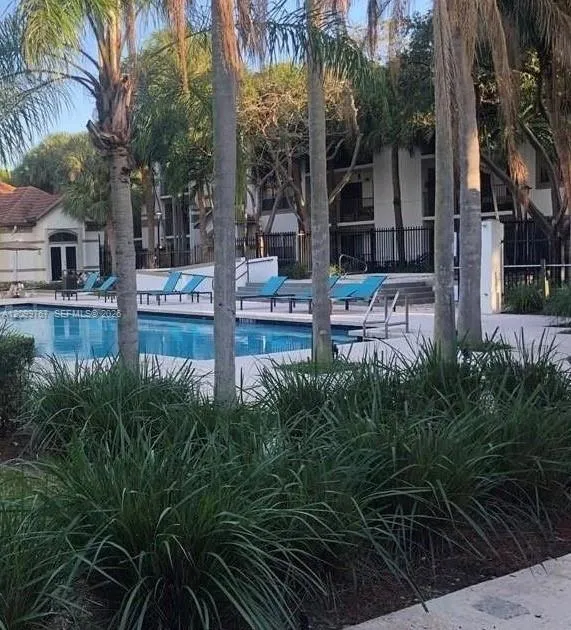 2-bedroom rental at 570 S Park Road #14-6, Hollywood