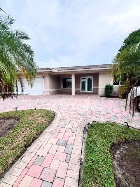 4-bedroom rental at 16764 Golfview Drive, Weston