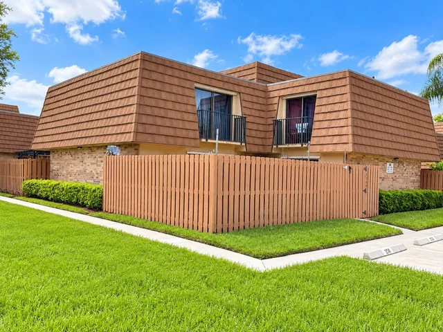 2-bedroom home at 2590 LAKEVIEW Court, Cooper City