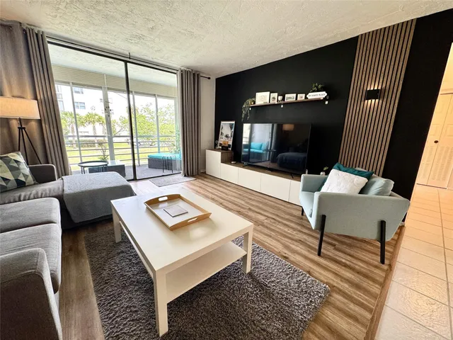 1-bedroom home at 2811 SOMERSET Drive #206, Lauderdale Lakes