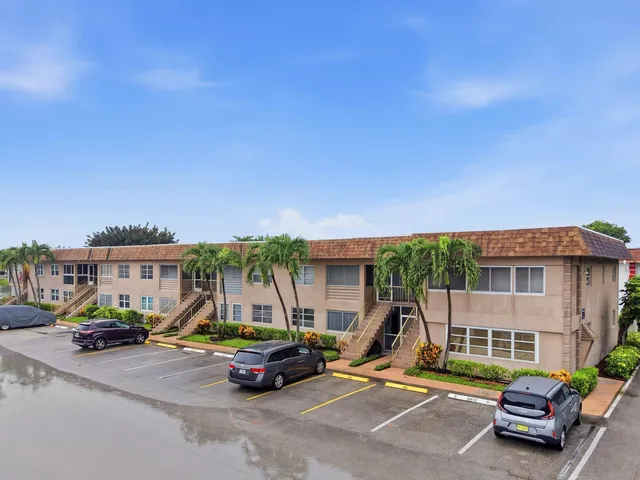 2-bedroom rental at 144 Stratford K, West Palm Beach