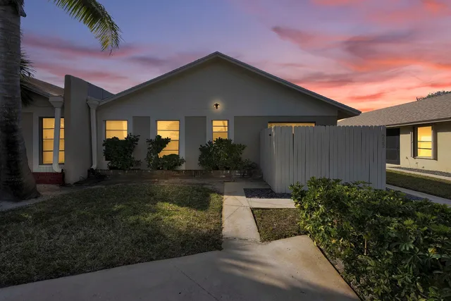 2-bedroom rental at 222 SE 1ST Circle, Boynton Beach