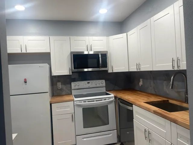 1-bedroom rental at 370 Saxony H #370, Delray Beach