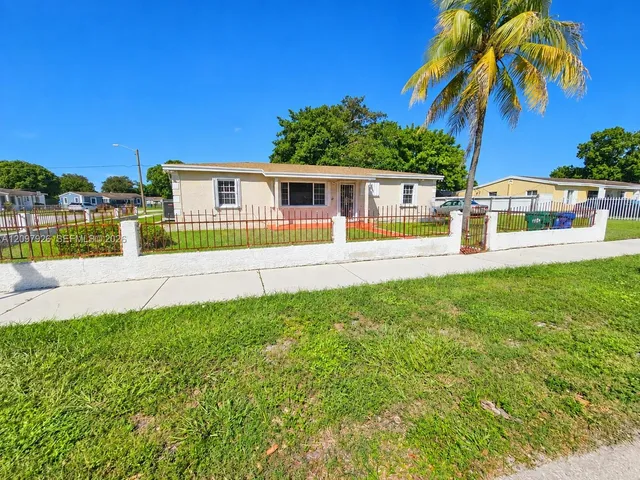 3-bedroom home at 15600 NW 28th Court, Miami Gardens