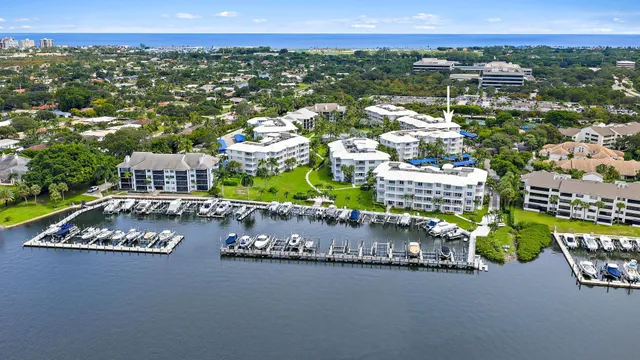 3-bedroom home at 844 Bay Colony Drive S, Juno Beach