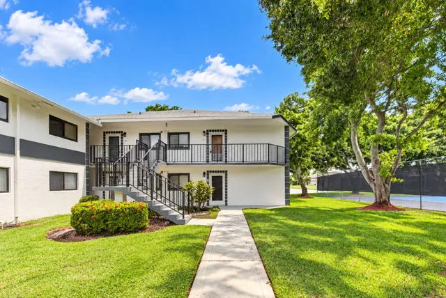 2-bedroom home at 15301 PEMBRIDGE Avenue #61, Delray Beach