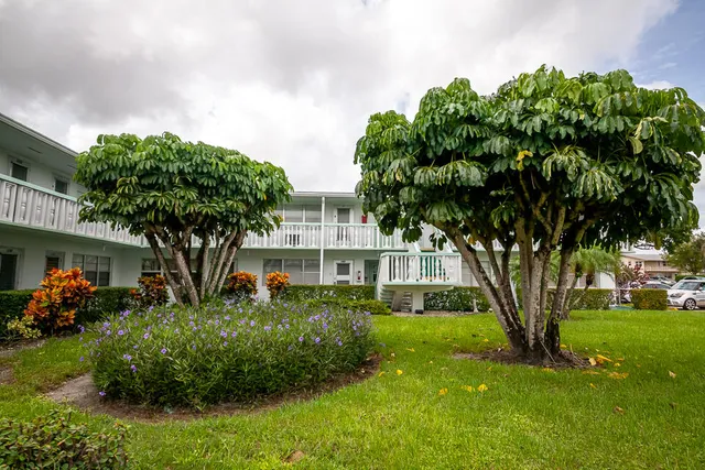 1-bedroom rental at 117 Kingswood F #117, West Palm Beach