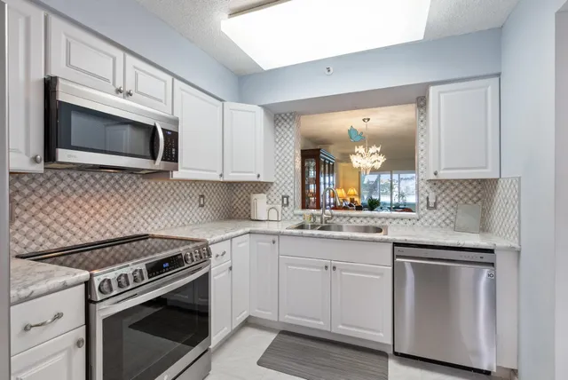 2-bedroom home at 6096 HUNTWICK Terrace #206, Delray Beach
