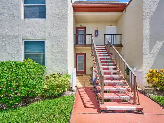 2-bedroom home at 9 Willowbrook Lane #107, Delray Beach