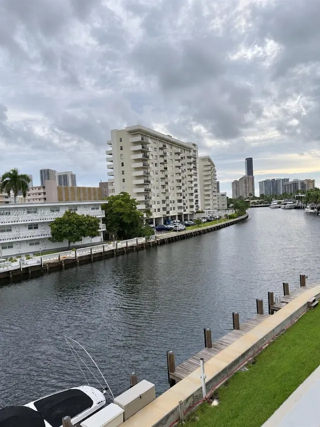 2-bedroom home at 440 Paradise Isle Boulevard #306, Hallandale Beach