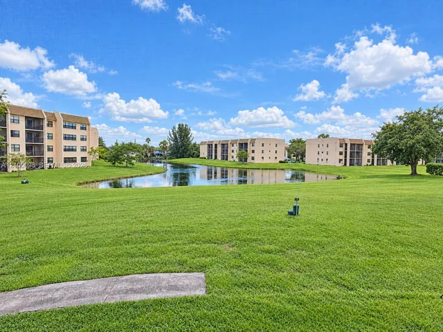 2-bedroom home at 10402 Sunrise Lakes Boulevard #201, Sunrise