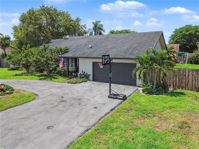 4-bedroom home at 28330 SW 163rd Avenue, Homestead