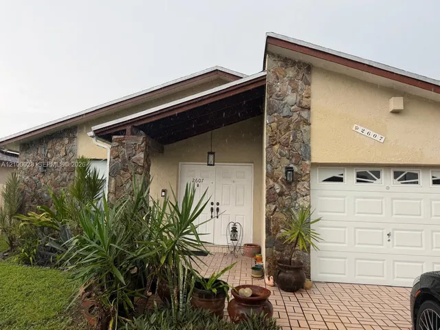 3-bedroom rental at 2607 Harding Street, Hollywood