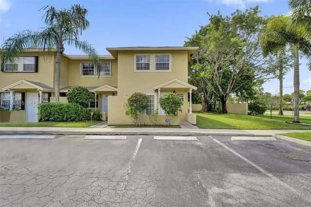3-bedroom rental at 3590 NW 83rd Lane, Sunrise