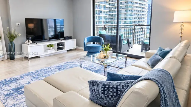 3-bedroom rental at 999 SW 1st Avenue #2217, Miami