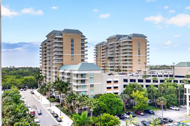 2-bedroom rental at 350 N FEDERAL Highway #813, Boynton Beach