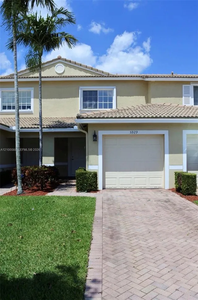 2-bedroom home at 5929 Royal Way #5929, Tamarac