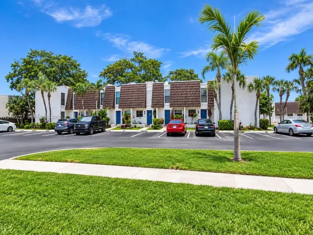 3-bedroom home at 1570 NW 89th Terrace #1570, Pembroke Pines