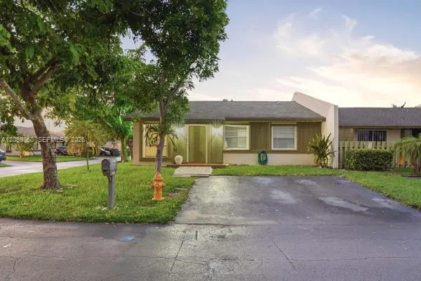 3-bedroom rental at 12255 SW 118th Lane #0, Miami