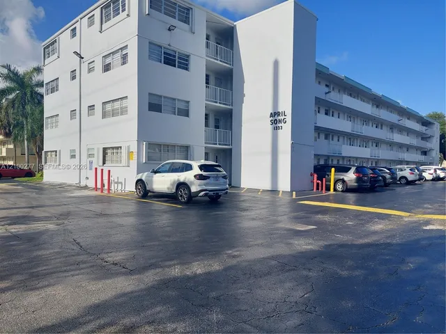 2-bedroom rental at 1333 E Hallandale Beach Boulevard #115, Hallandale Beach