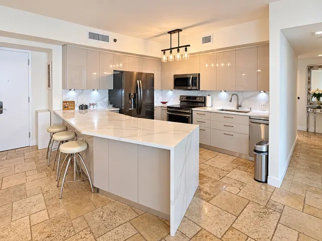 2-bedroom home at 1800 S OCEAN Drive #1210, Hallandale Beach