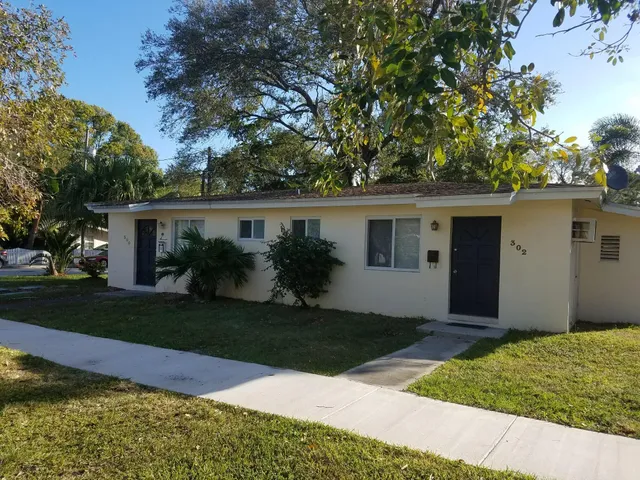 1-bedroom rental at 300 SW 10TH Avenue, Fort Lauderdale
