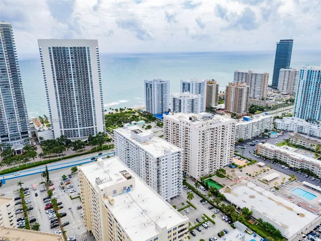 1-bedroom home at 1849 S Ocean Drive #1606, Hallandale Beach