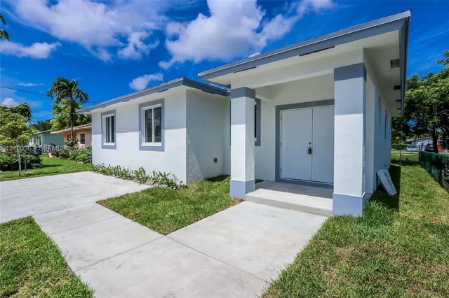 3-bedroom rental at 806 NW 5th Avenue, Hallandale Beach