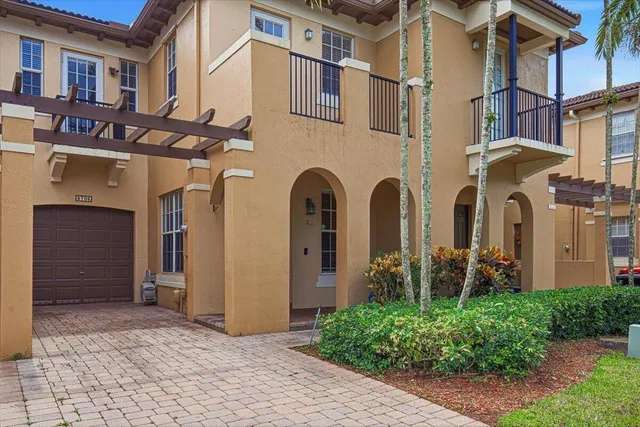 3-bedroom home at 8706 Blaze Court, Davie