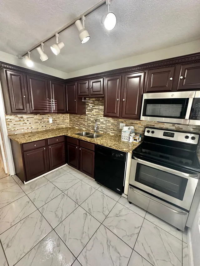 2-bedroom rental at 4158 Inverrary Drive #202, Lauderhill