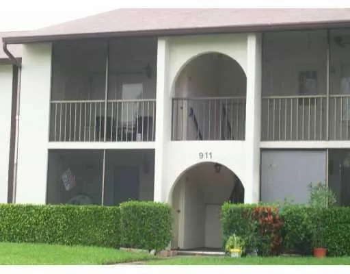 2-bedroom rental at 4956 Sable Pine Circle #C-2, West Palm Beach
