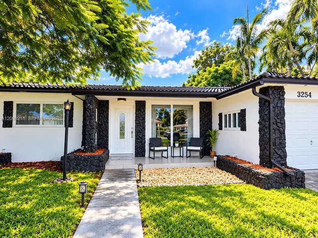4-bedroom home at 3254 Lincoln Street, Hollywood