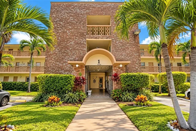 1-bedroom home at 16900 NE 14th Avenue #214, Miami