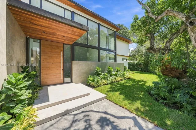 6-bedroom home at 4150 Loquat Avenue, Miami