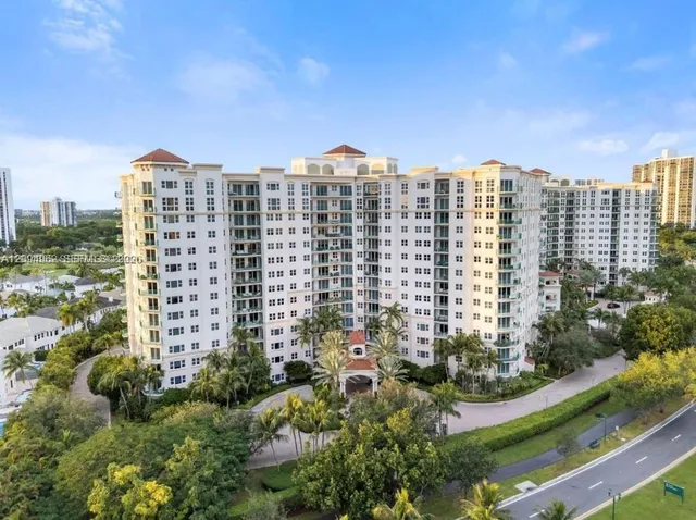 2-bedroom home at 19900 E Country Club Drive #1209, Aventura